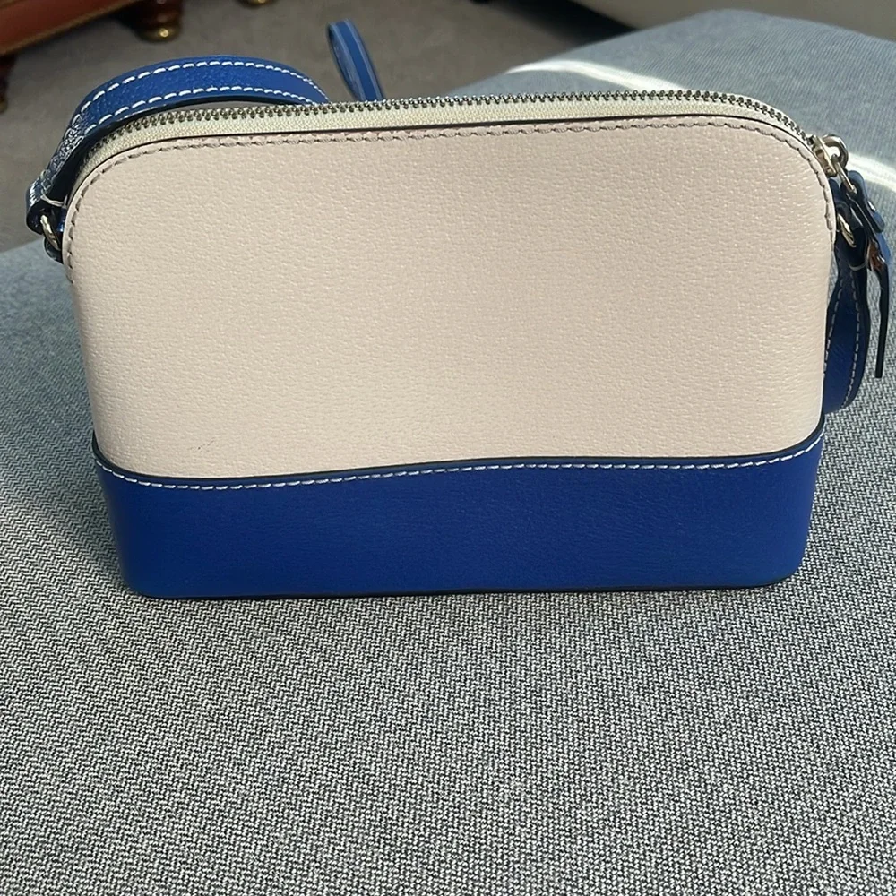 Small Kate Spade ♠️ Crossbody - Picture 3 of 9